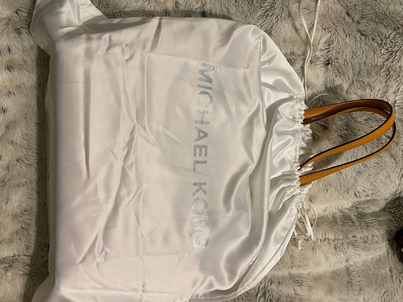 Michael Kors offers tote
