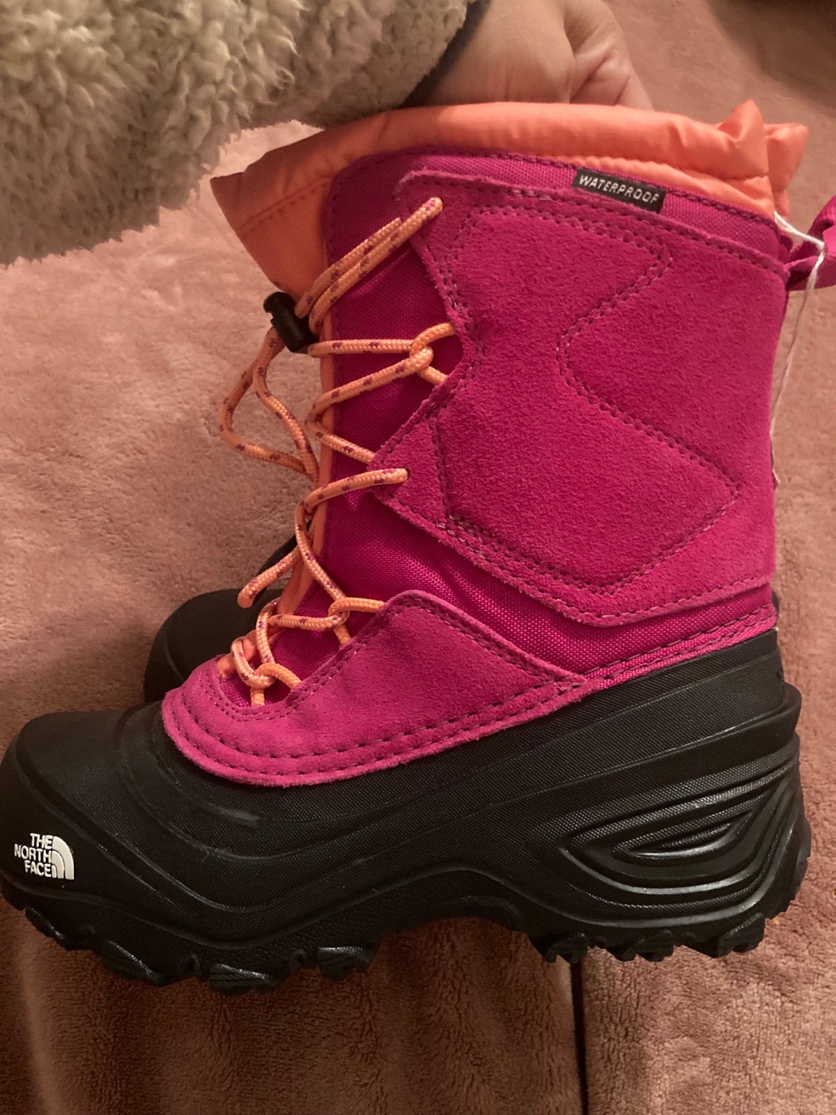 North Face Kids AlpenGlow Snow Boots Size 2 Kids, new
