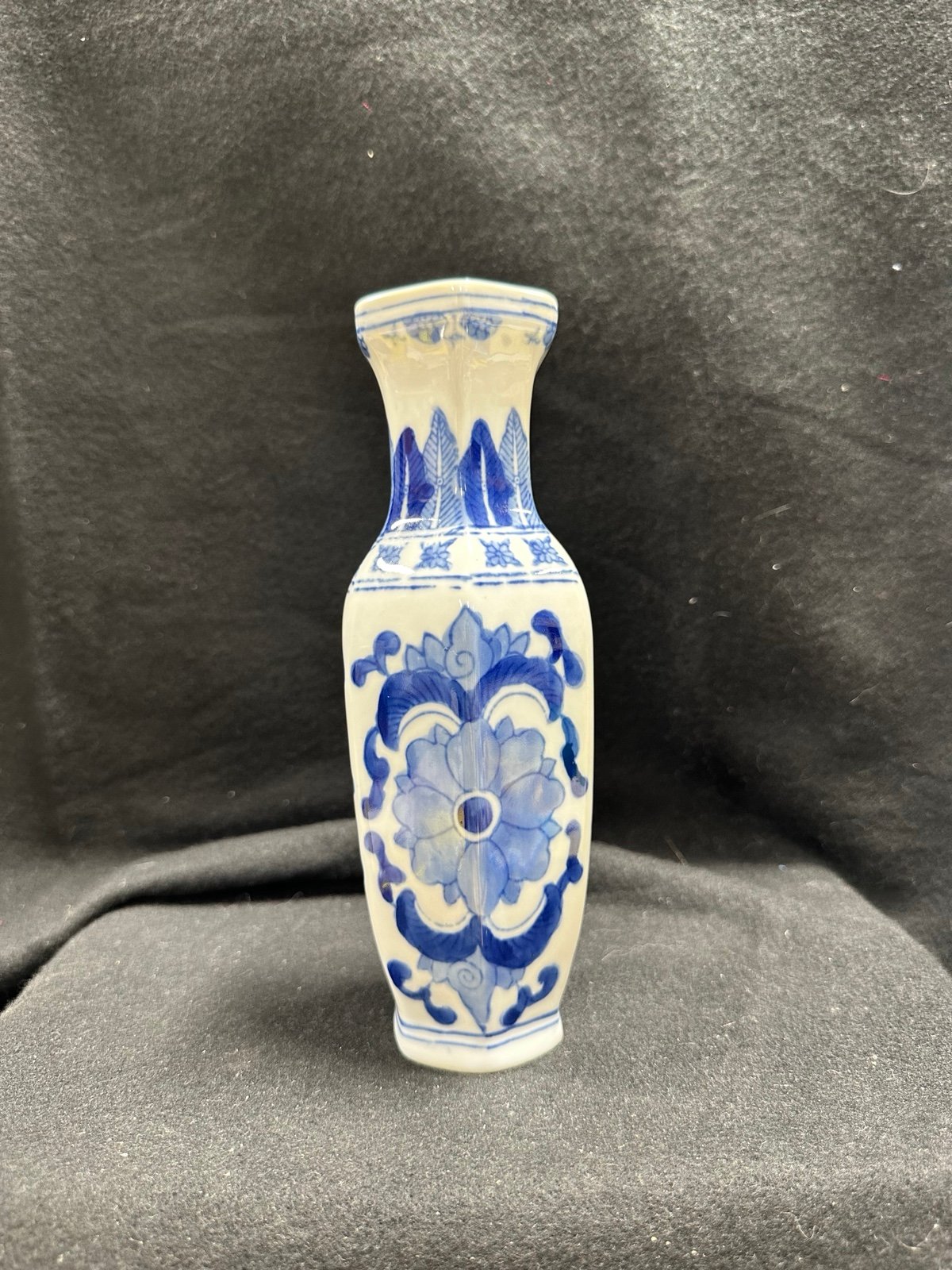 Vintage Oriental Chinese vase