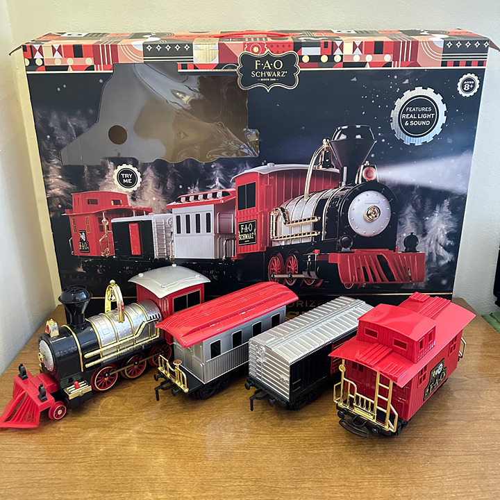 F.A.O Schwarz 30 Piece Motorized Train Set 18ft Of Track w/ Light & Sound