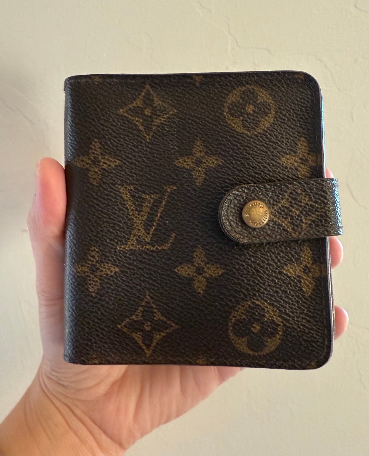 Louis Vuitton Authentic Compact Zip Bifold Monogram Wallet