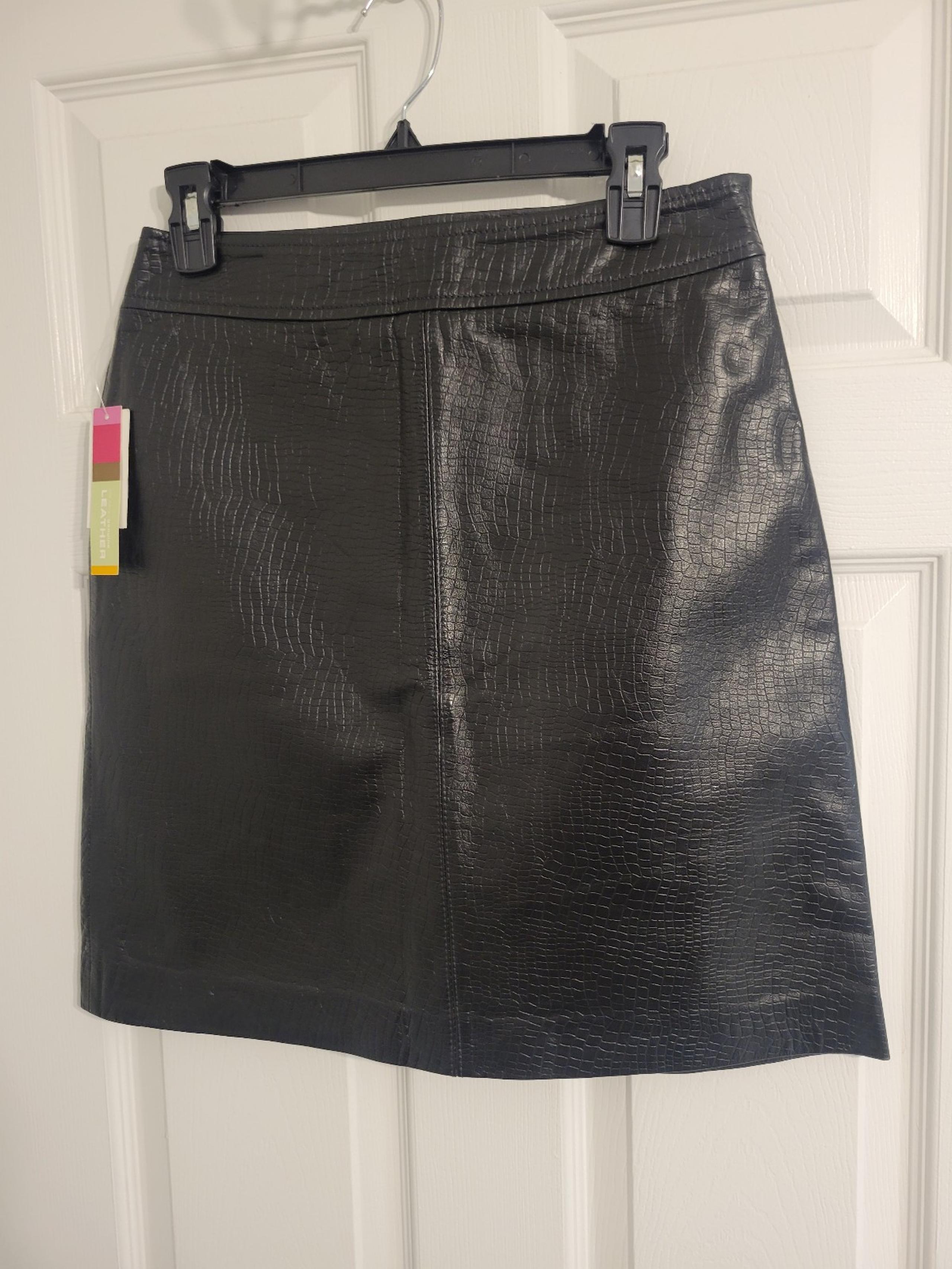Old Navy Black Genuine Leather Mini Skirt with Side Zipper. Size 4