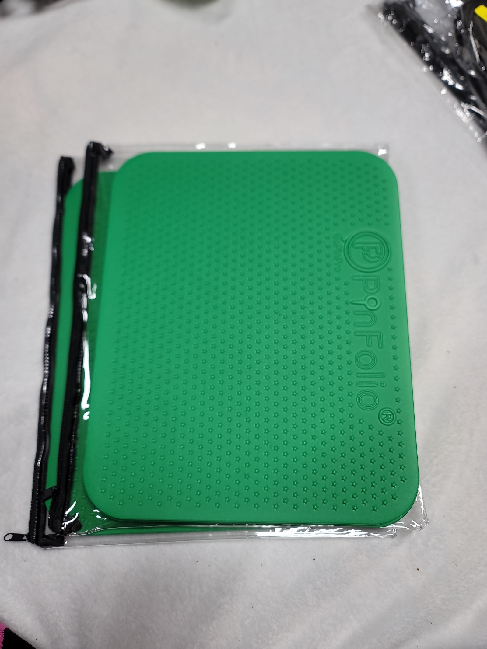 Gopinpro, 2 pack green large size Pinfolio boards with zippered sleeves