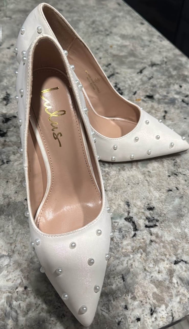Lulus Petitee White Pearl Beaded Pointed-Toe Pumps Bridal Wedding Heels size 7
