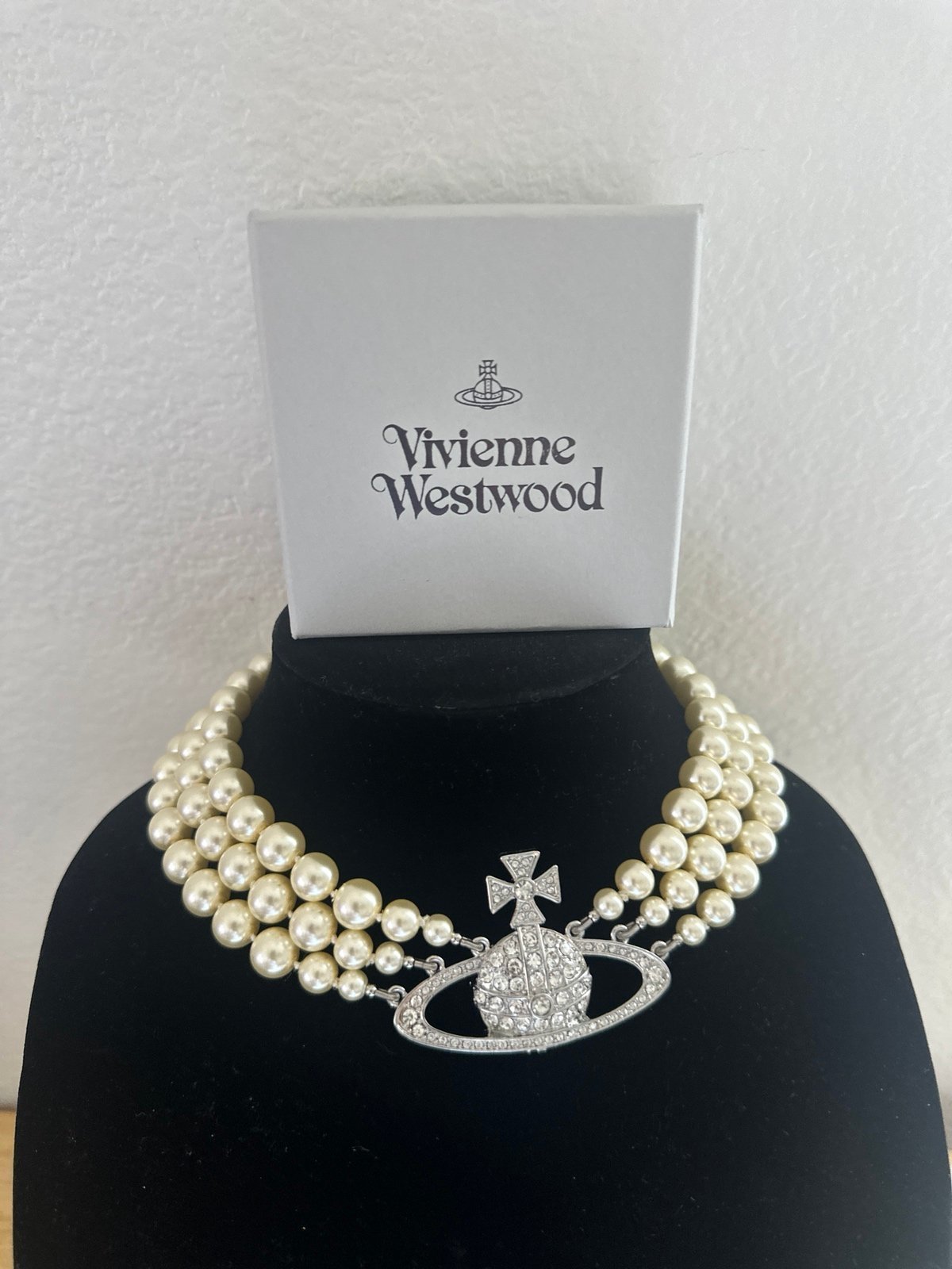 Viviennea Westwood Pearl Necklace used