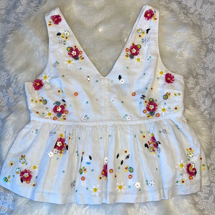 J CREW Gorgeous White Peplum V-Neck Floral Pattern Appliqué Upscale Blouse