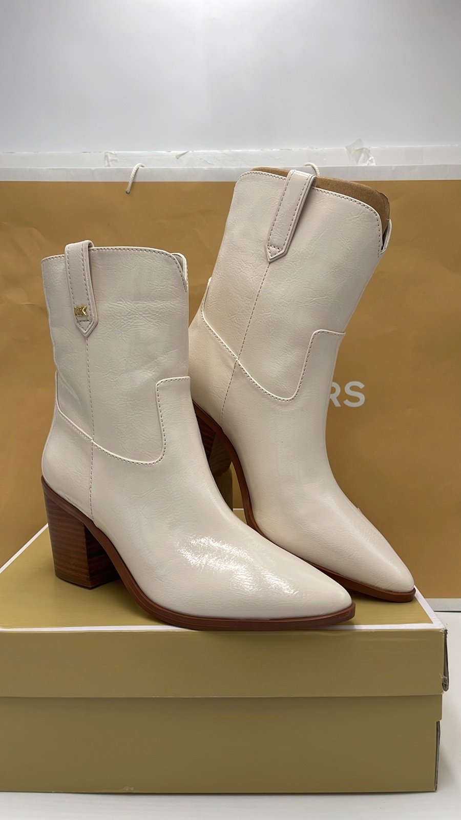 Michael Kors WAVERLY HEELED BOOTIE FAUX LEATHER 49F4WVME6L LT CREAM