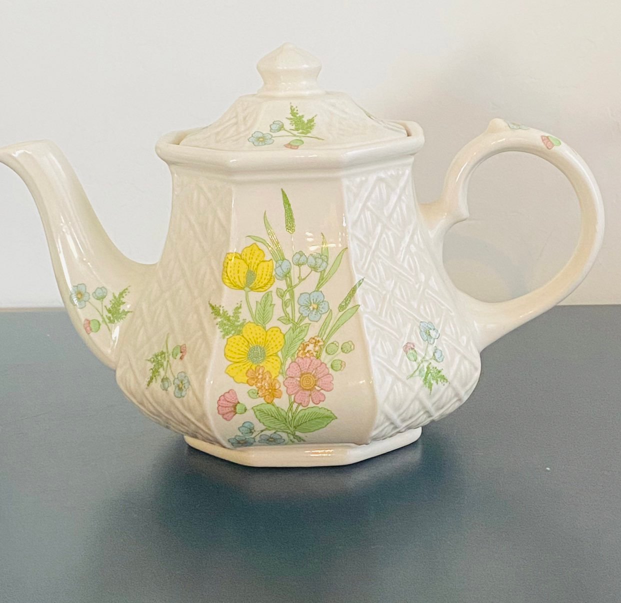 Vintage sadler tea pot flowers