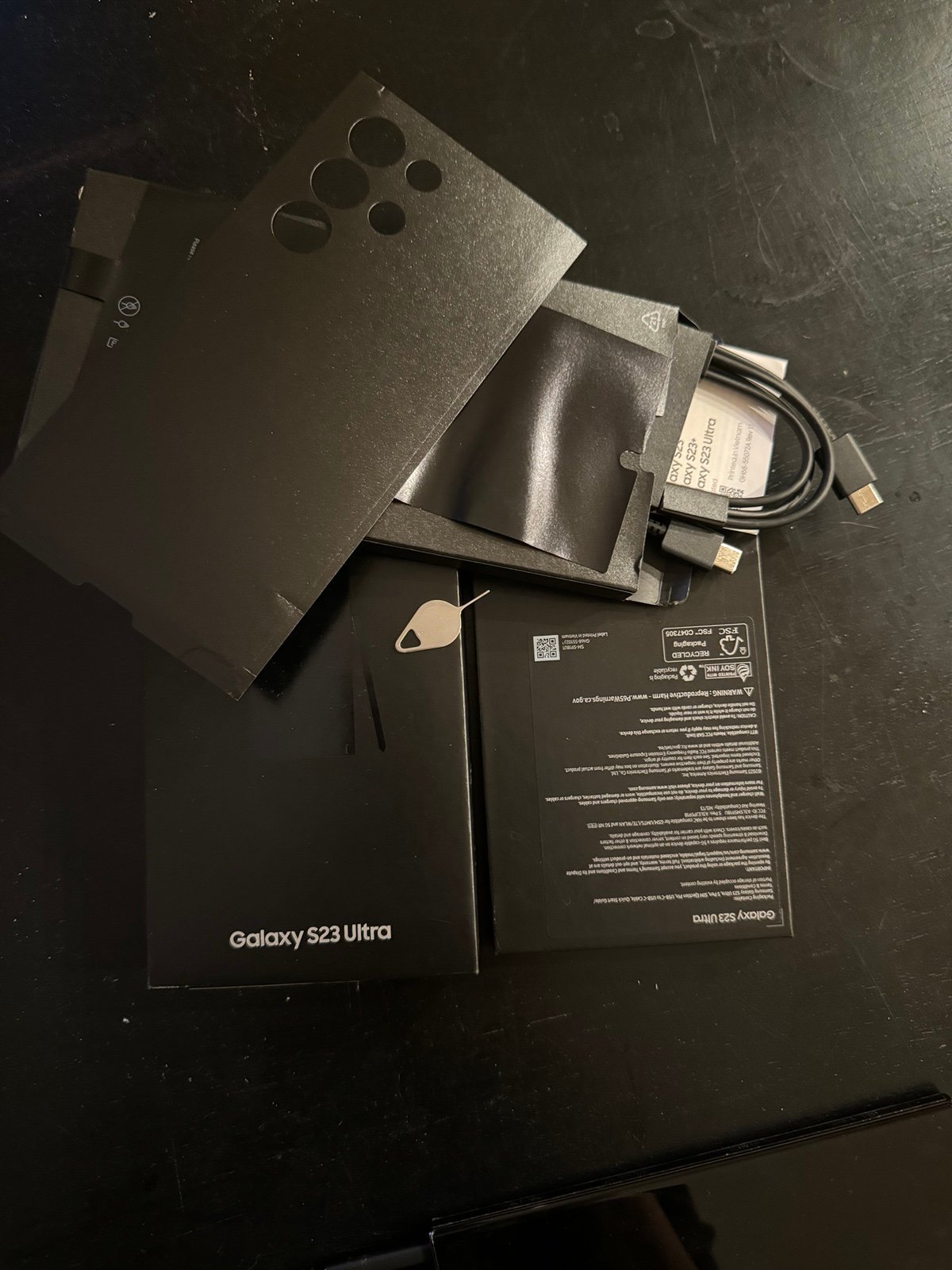 Samsung Galaxy S23 Ultra in Phantom Black 1TB - detail