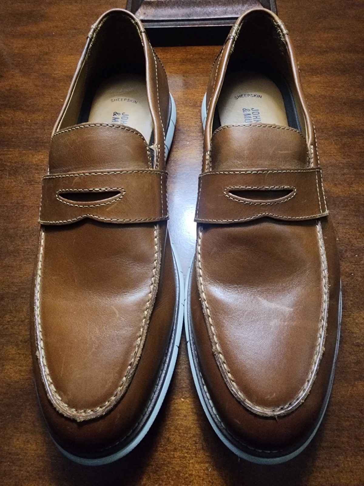 Men's Johnston&Murphy white sole Leather penny loafers Sz.9.5