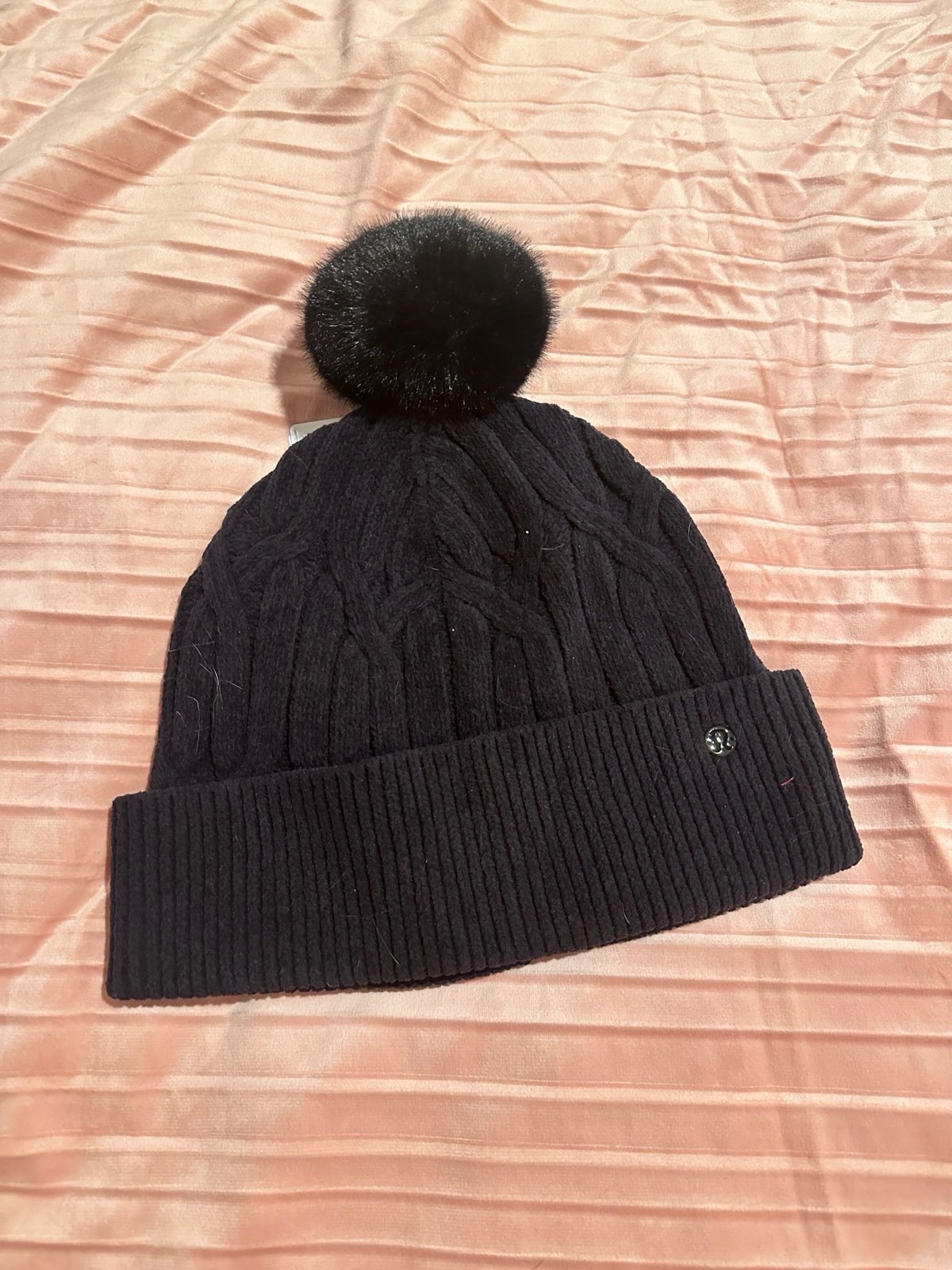 NWT Lululemon Cable Knit Pom Beanie black