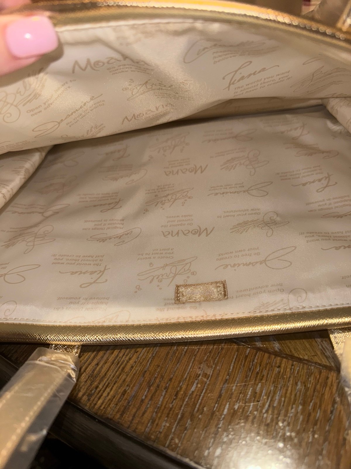 bath and body disney gold bag - detail