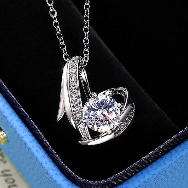 2ct Diamond Love Heart Womens Necklace 18 Chain 18K White Gold Solitaire Silver