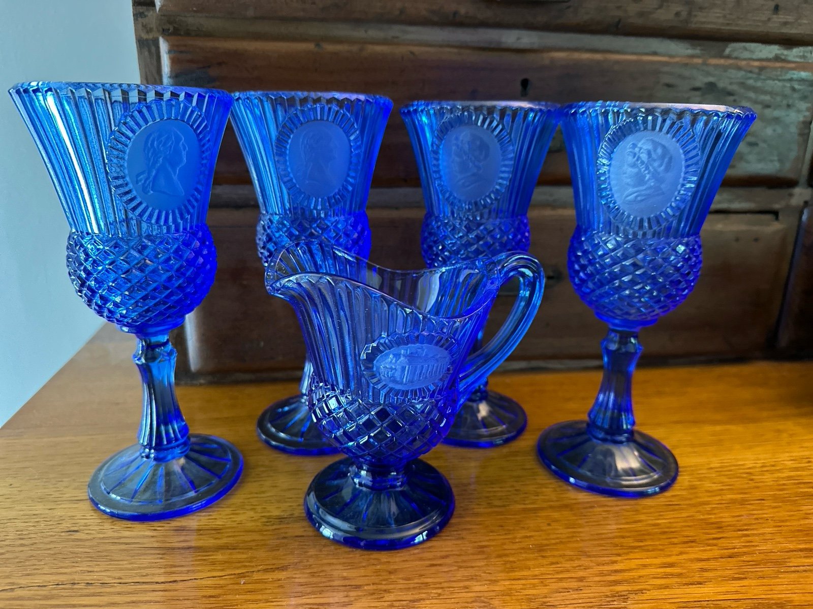 Avon Fostoria bicentennial 1976 five piece glassware set blue excellent shape