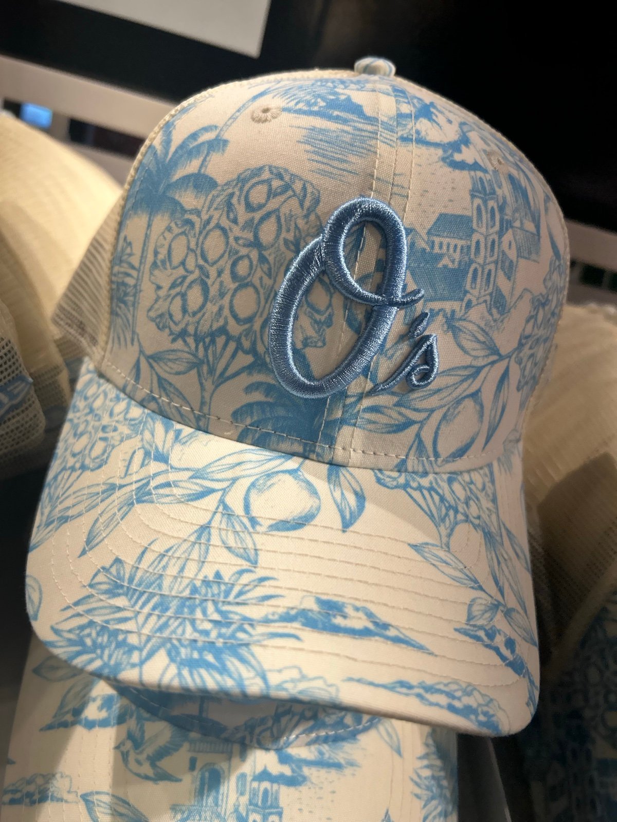 New Era™️ Orioles Mesh Trucker “B Blue & Cream” Floral 2025 (Limited) + Free Pin