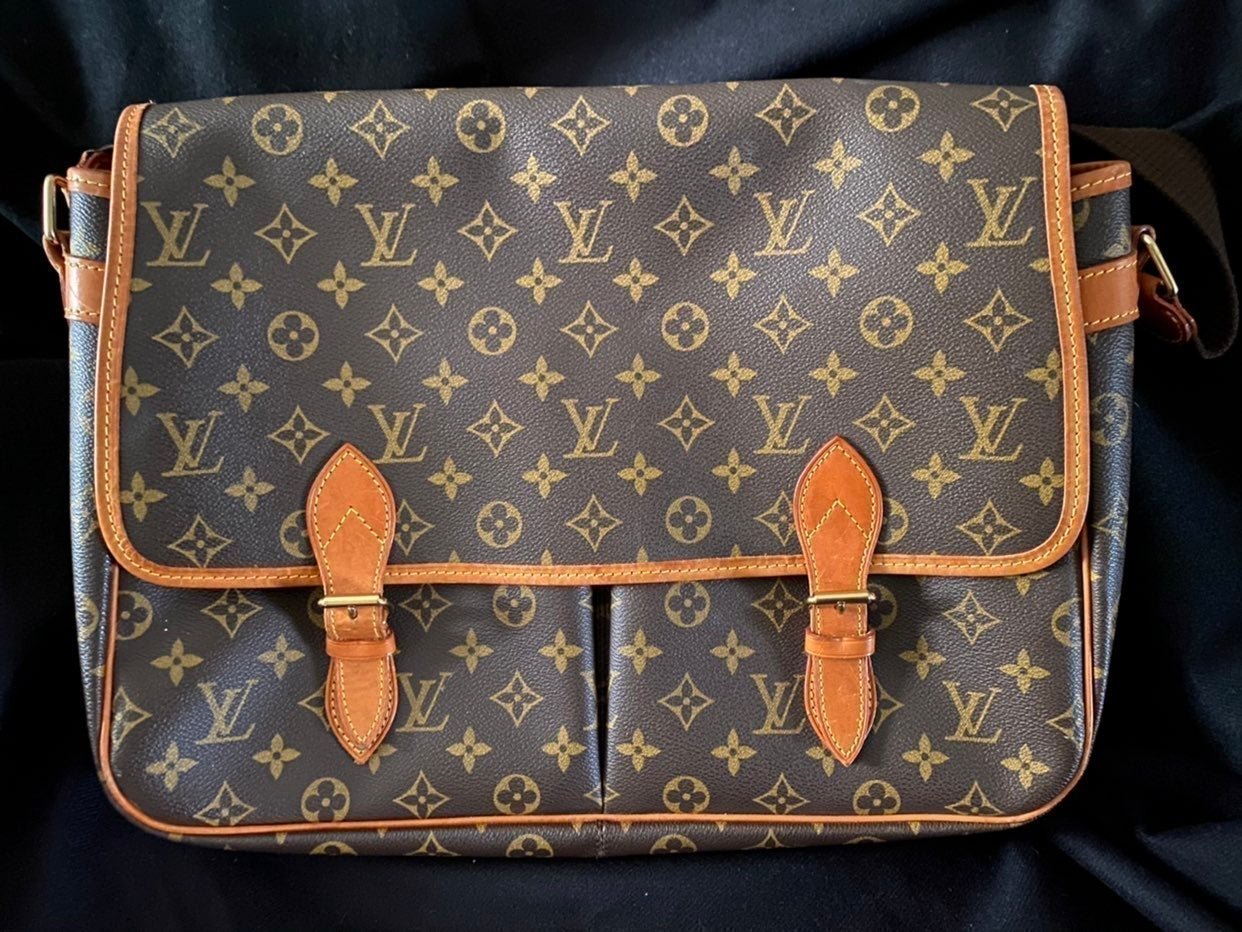 Louis Vuitton Sac Gibeciere GM