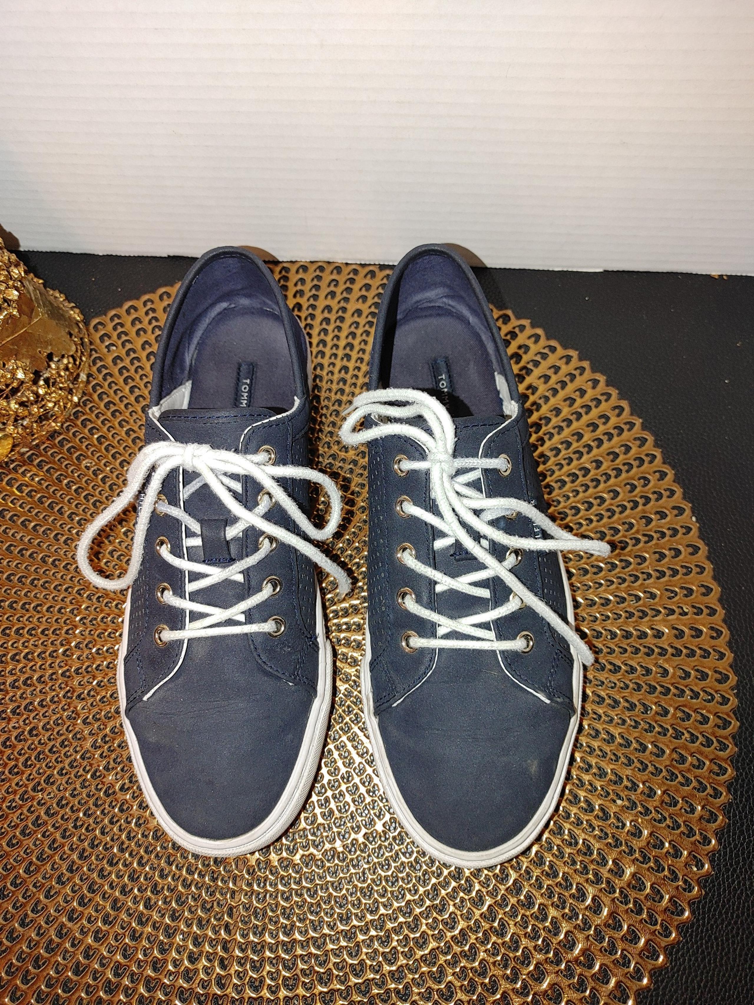 Tommy Hilfiger shoes size 8