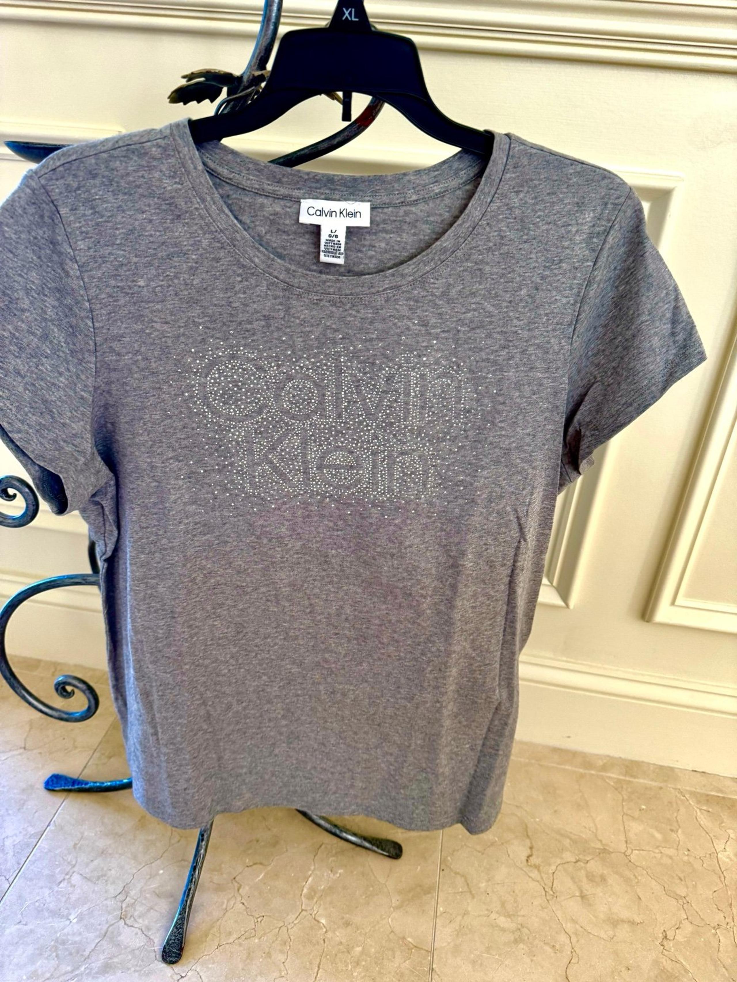 ⭐️ CALVIN KLEIN ⭐️ T-Shirt ⭐️ size L