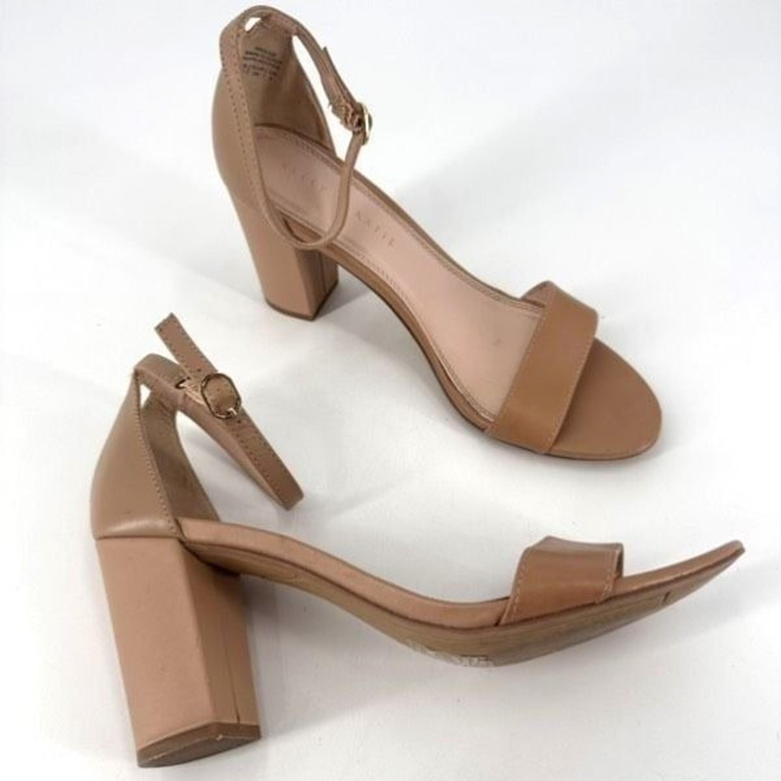 Kelly & Katie Hailee Nude Pump T Strap Sandals Size 8.5
