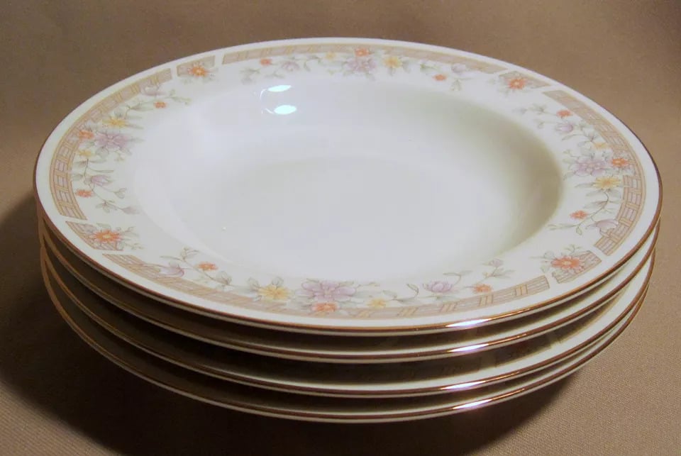 Home Beautiful Bay Ridge M2006 (Lot of 4) Rim Soup Bowls (8 1/2 ) NEW