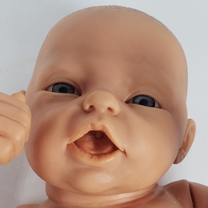 Berjusa Baby Doll Newborn 17 Hospital Bracelet Thumb Sucking 100/001 Rare