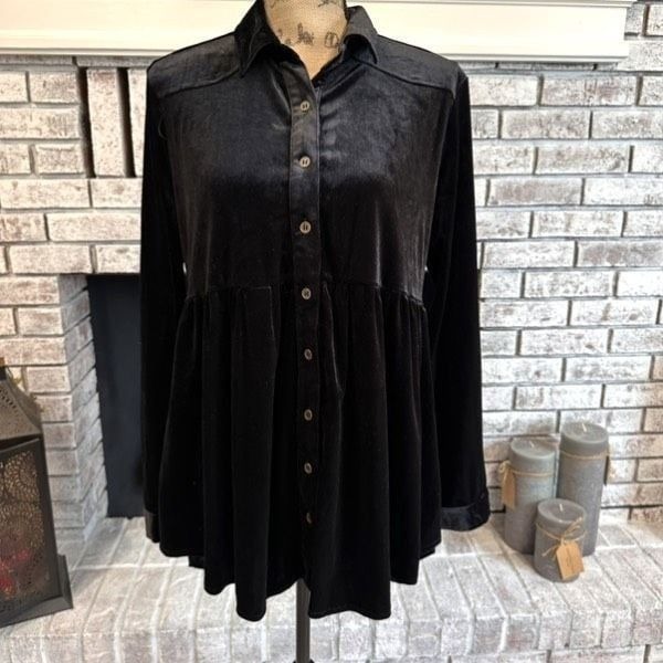 Umgee Baby Doll Velvet Swing Hem Long Sleeve Button-Down Shirt Black Size Medium