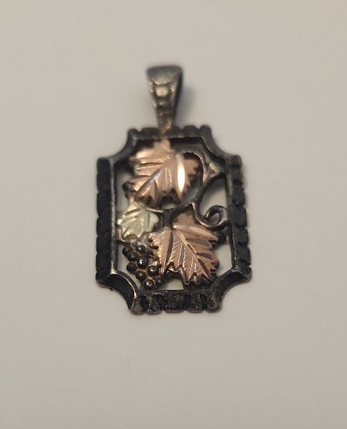 Pendant Black Hills Gold and sterling silver Coleman Co. Vintage
