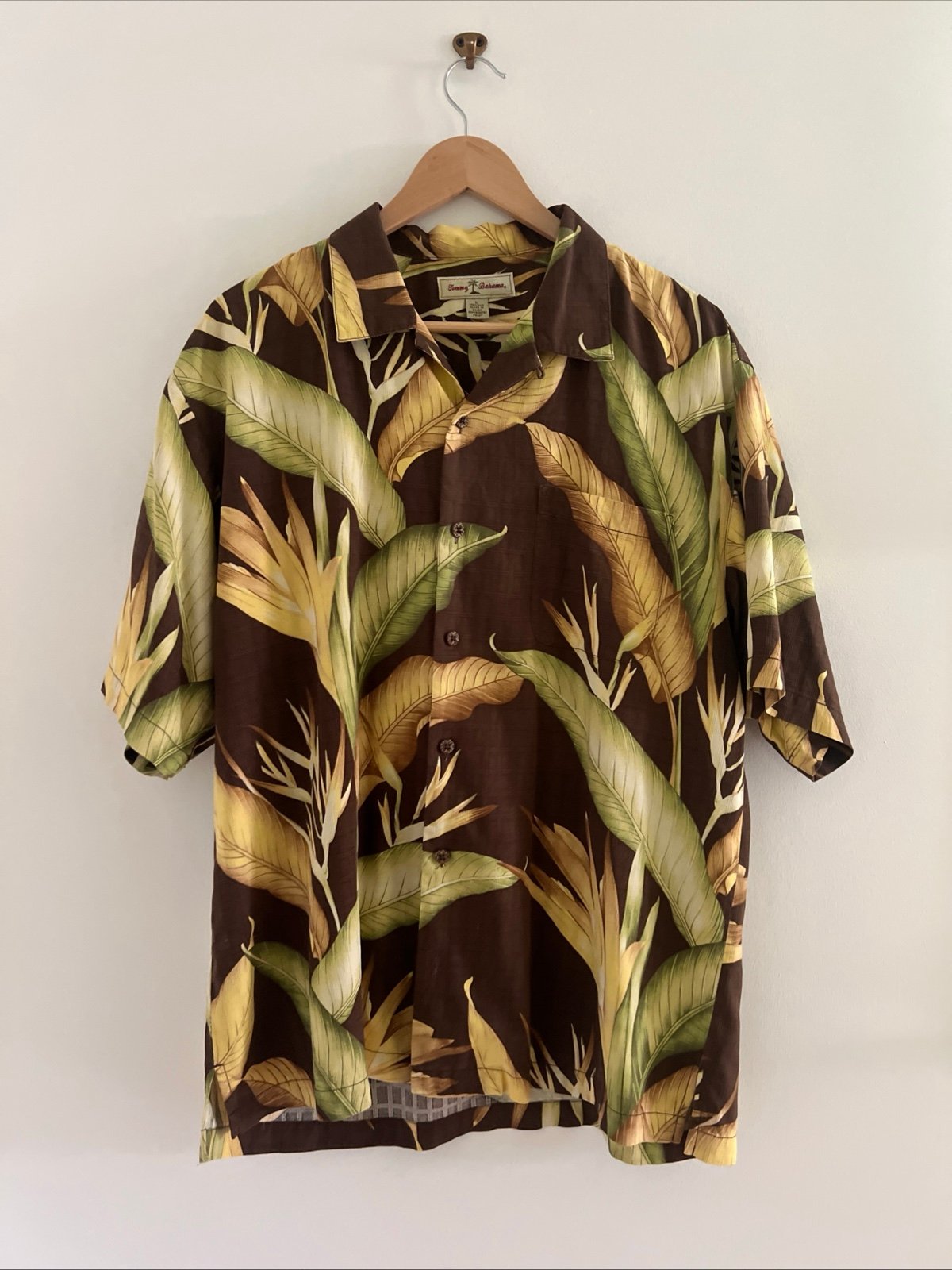 Tommy Bahama Vintage Silk Hawaiian Shirt Size Large Bold Print Wooded Button