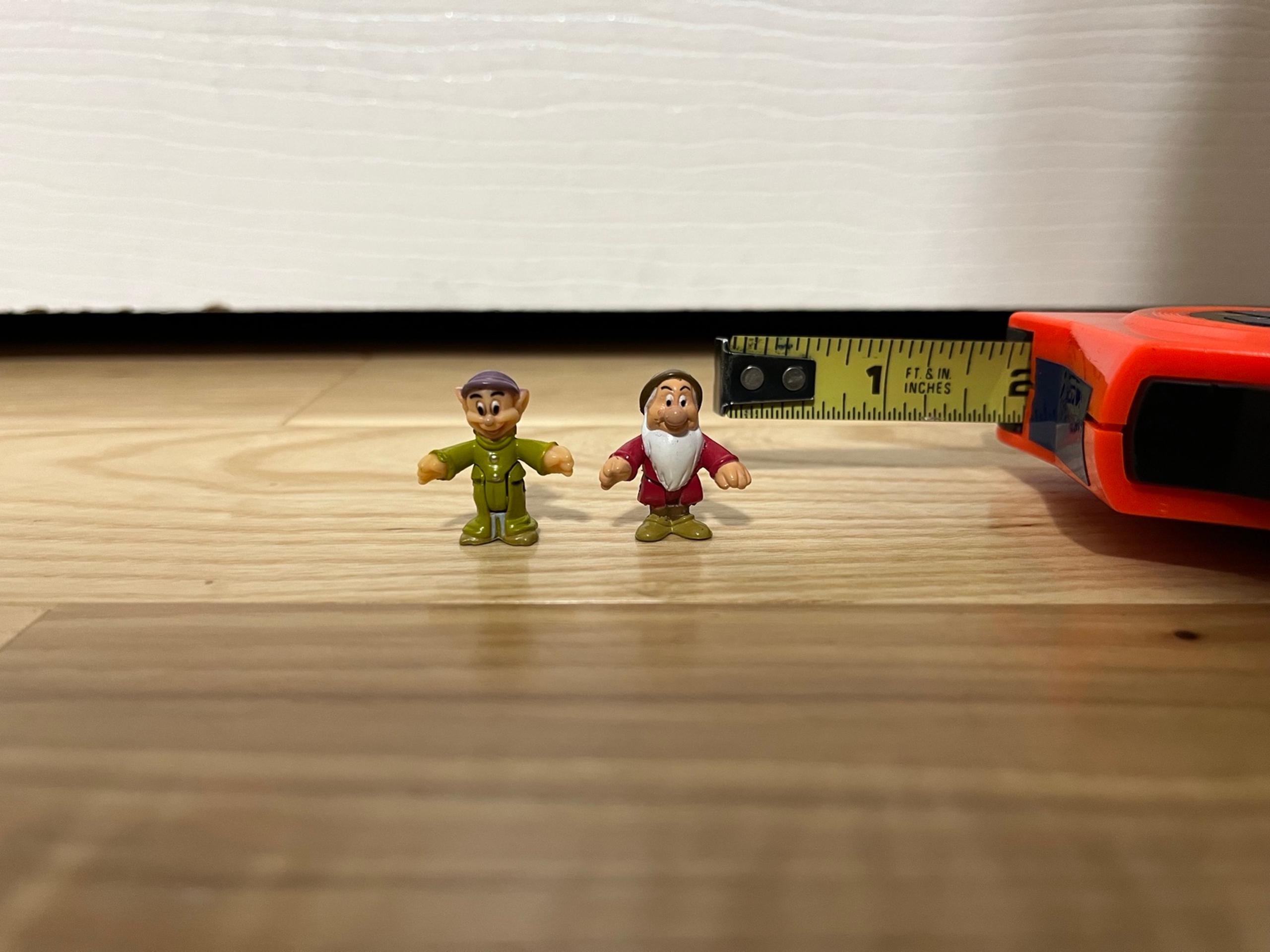 Disney Mini Snow White and the Seven Dwarfs Dopey and Grumpy Mini Figure Toys