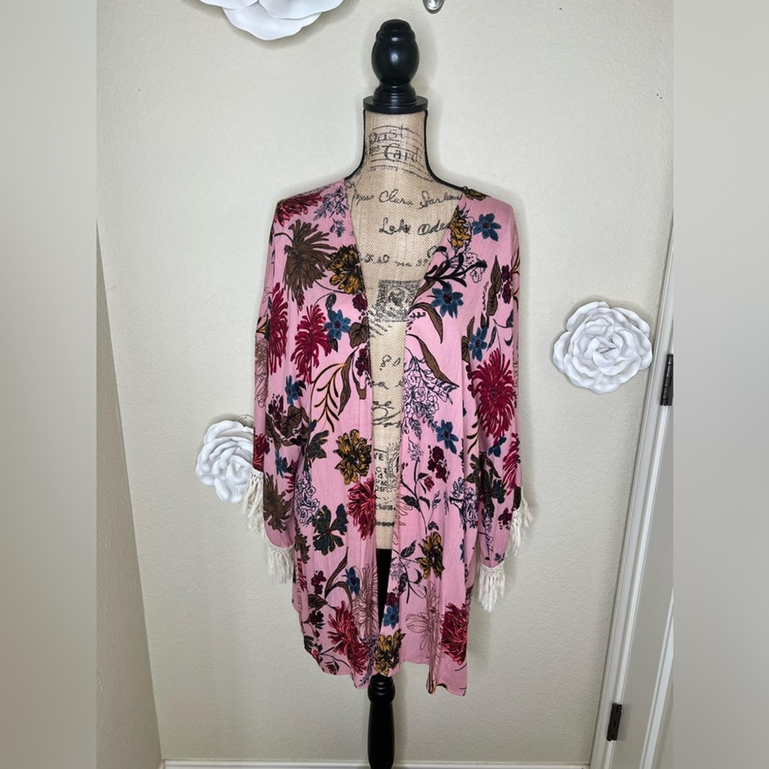 Umgee Pink & Multicolored Floral Kimino with Fringe Cuffs Size Large