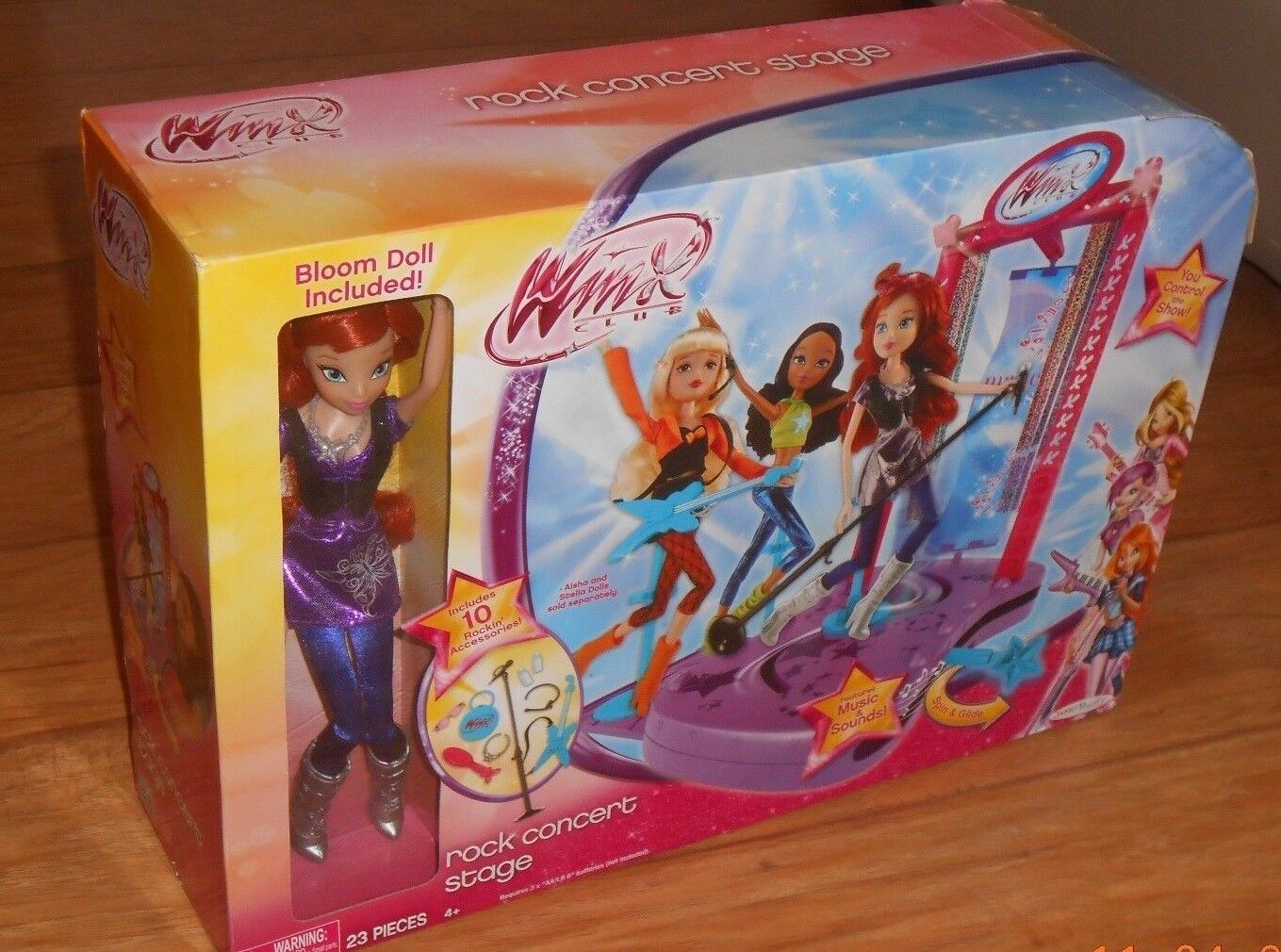 WINX CONCERT STAGE WITH BLOOM DOLL.......NEW