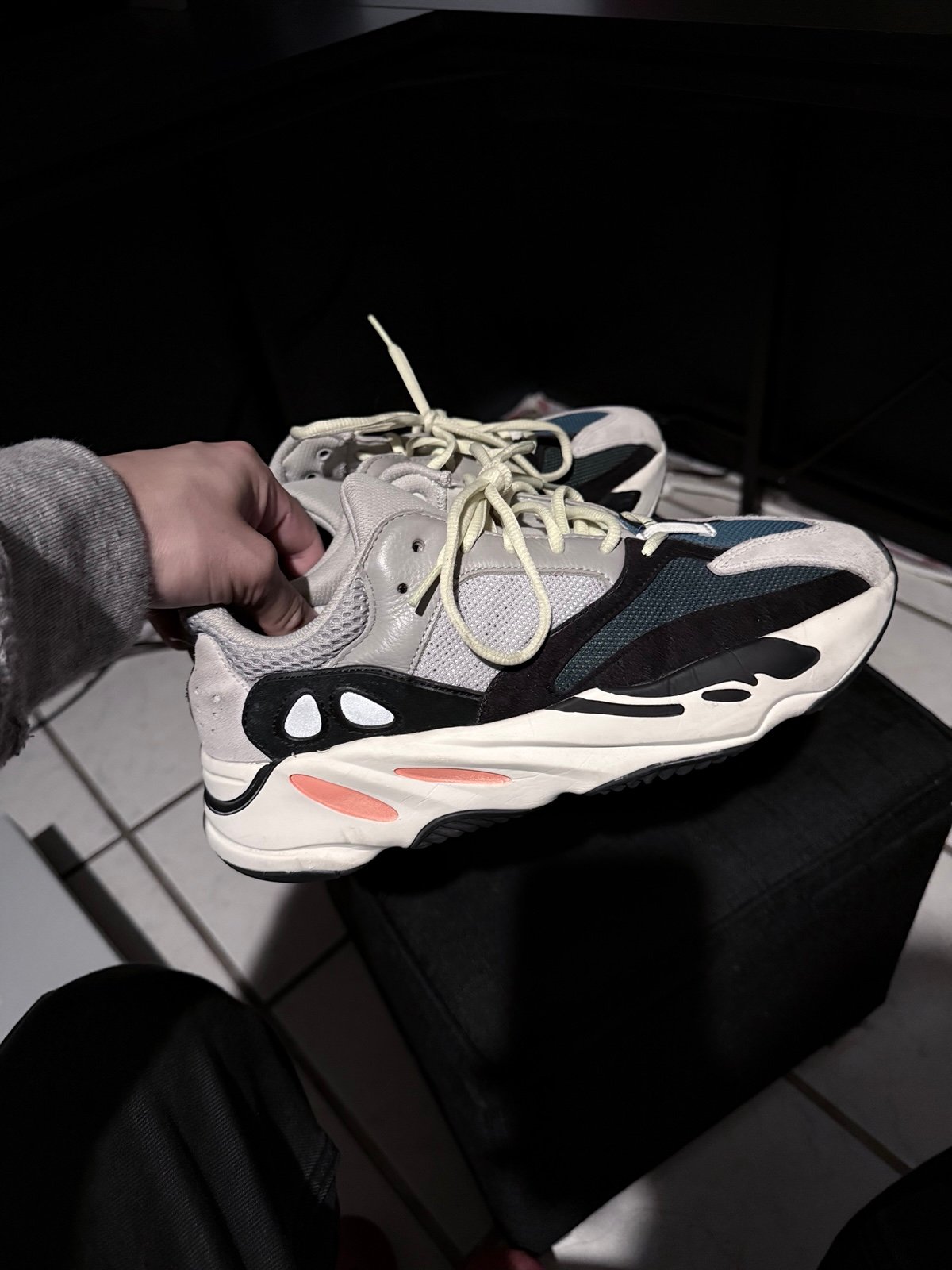 Yeezy wave runners size 10