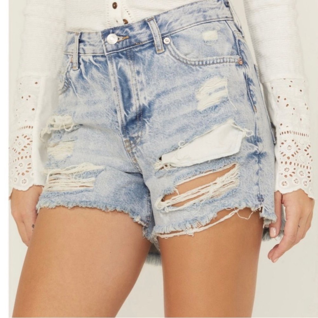 FREE PEOPLE We The Free - Maggie Light Stone Distressed Denim Shorts - Size 24