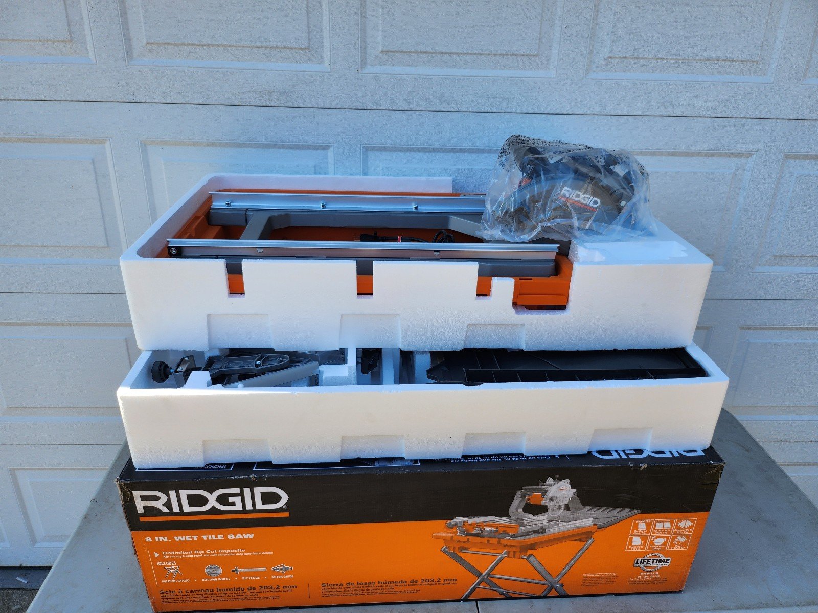 Ridgid R4041S Wet Tile Saw with Stand