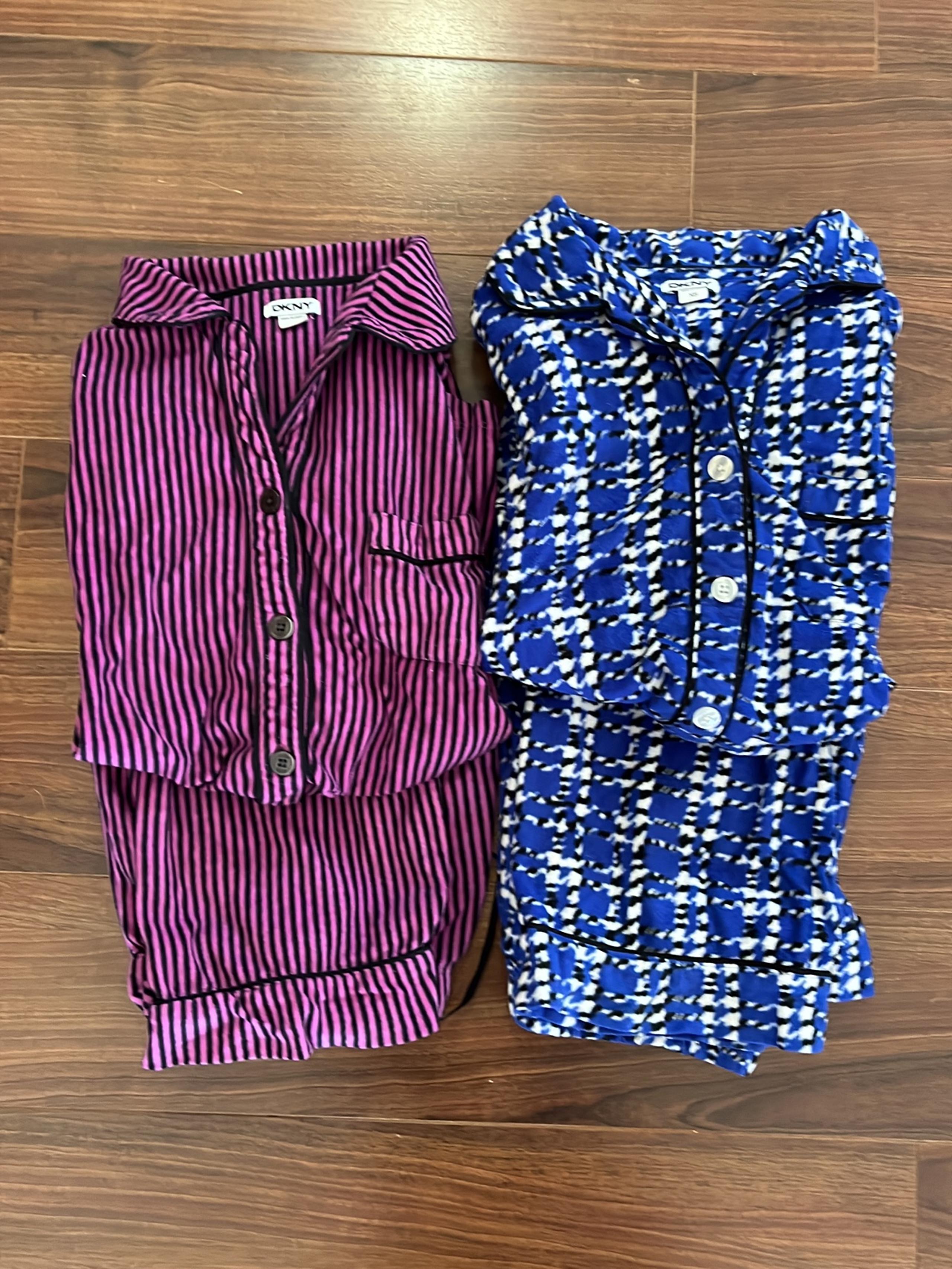 Set of 2 womens XS DKNY micro fleece cozy pajamas button up print MSRP $180