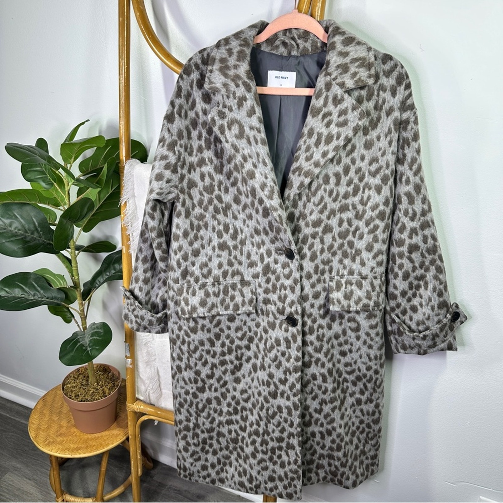 Old Navy Light Grey Leopard Print Coat sz M