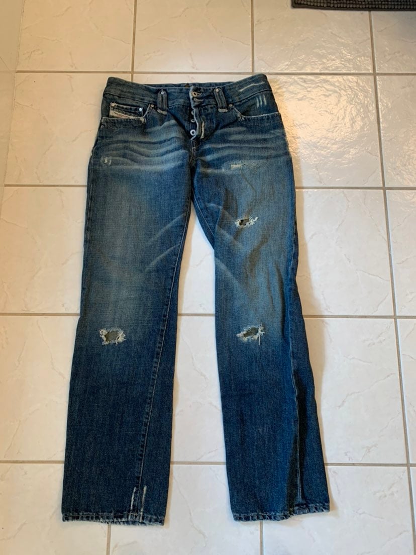 Authentic vintage Diesel jeans- women's size 31. Free shipping.