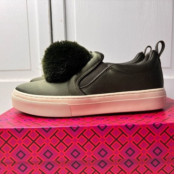 *NEW* TORY BURCH Daphne Pom Pom Satin Luxe Platform Sneakers Size 6 (238.00)