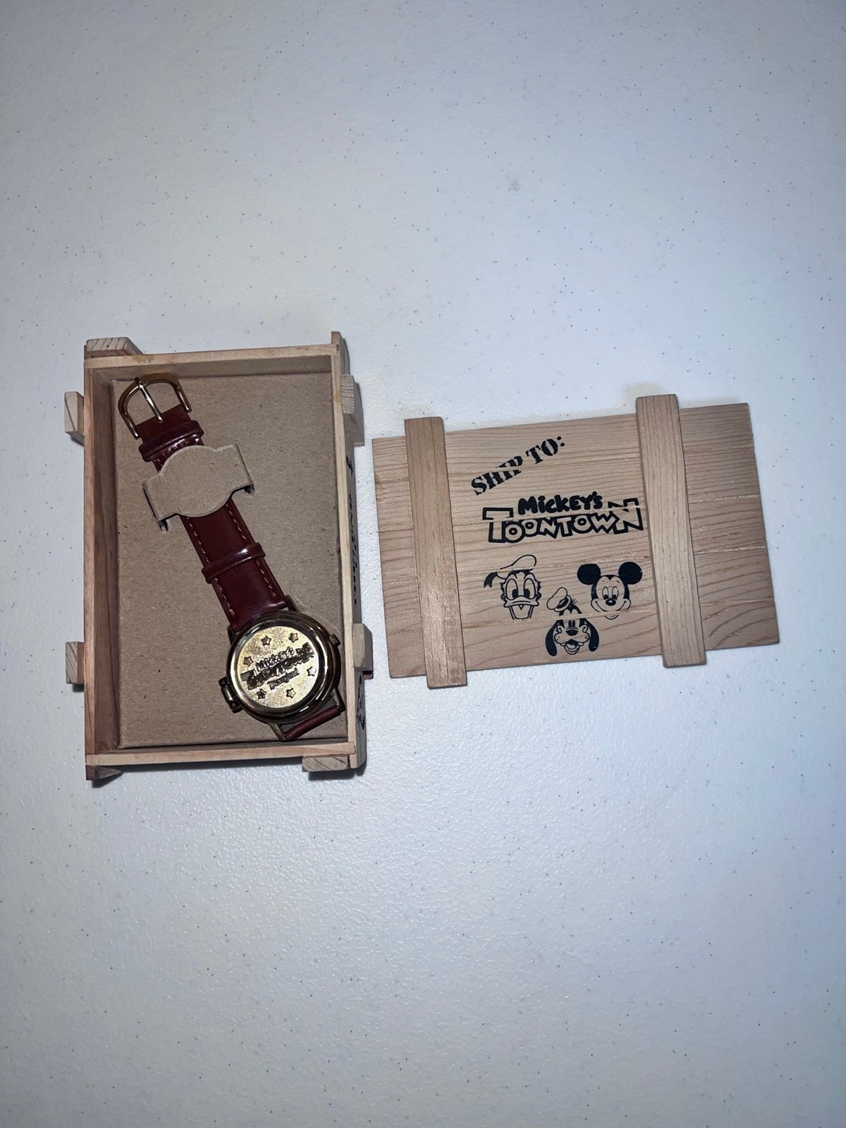 Disneyland ToonTown Watch in Collector Crate Mickey's Toon Town Disney