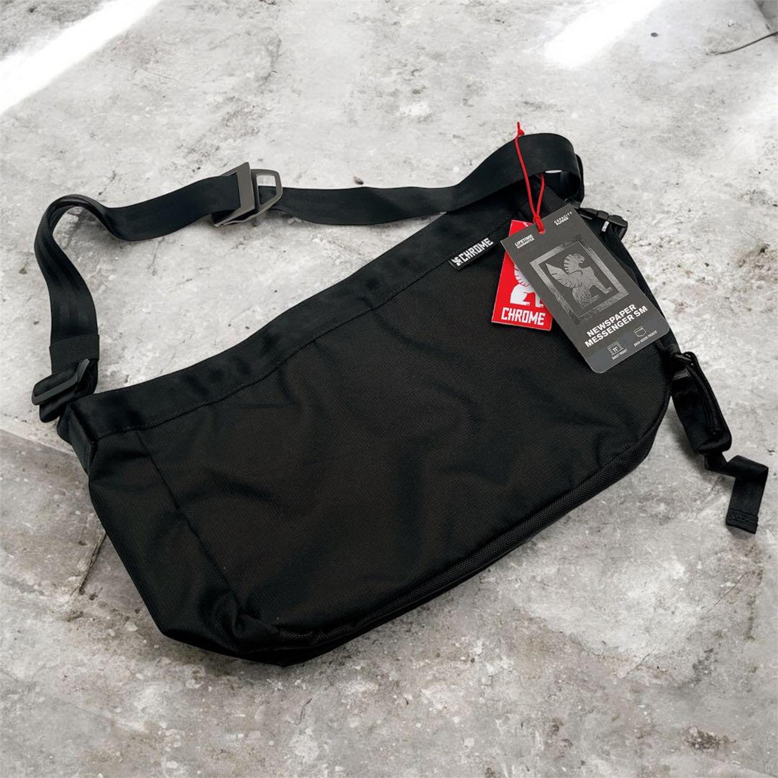 【Brand New with Tag】 Newspaper Messenger Black - Chrome