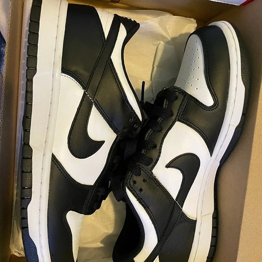 N ike dunk low Panda Women size 7