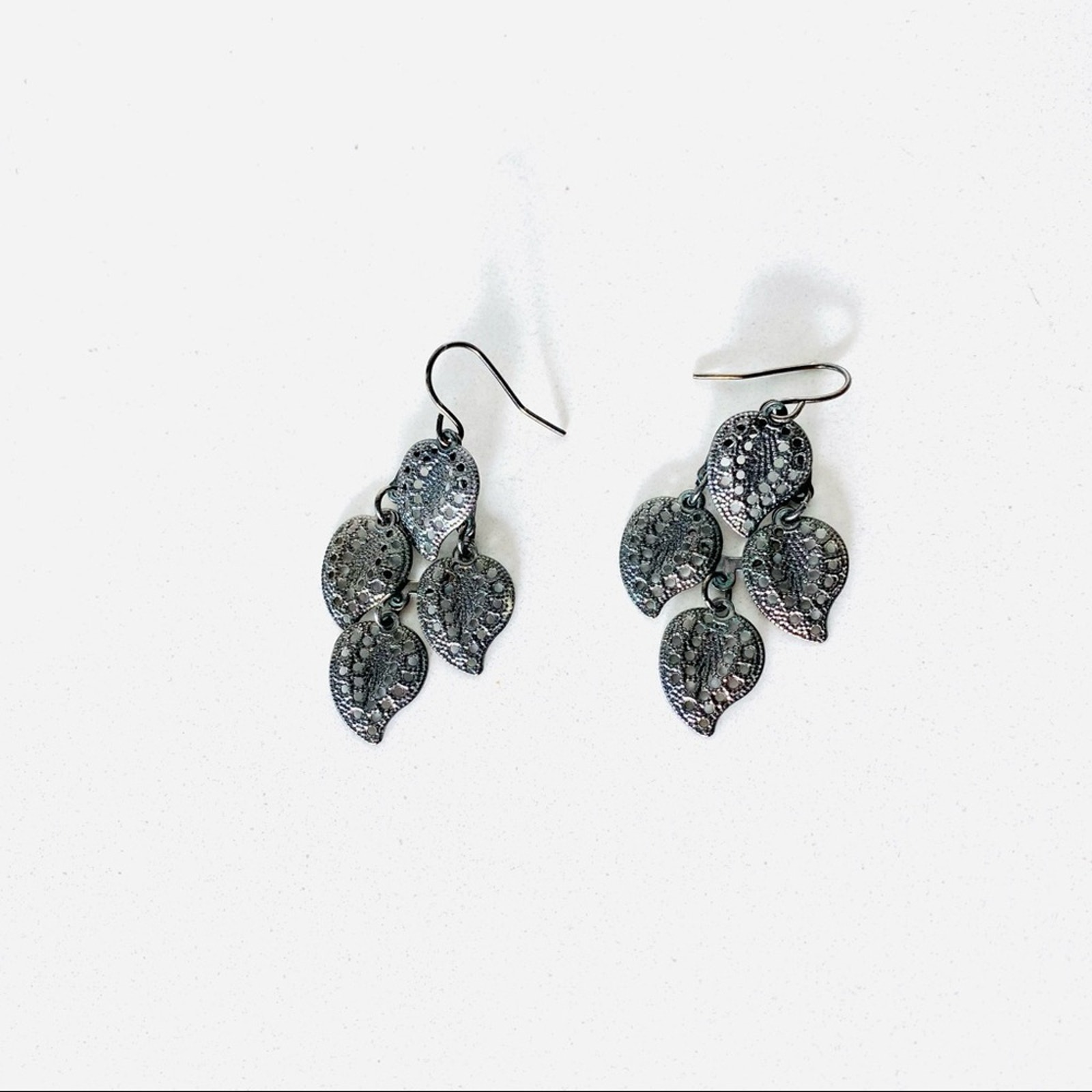 NORDSTROM REVOLVE VINTAGE Dark Silver Titanium Leaf Drop Dangle Earrings Jewelry