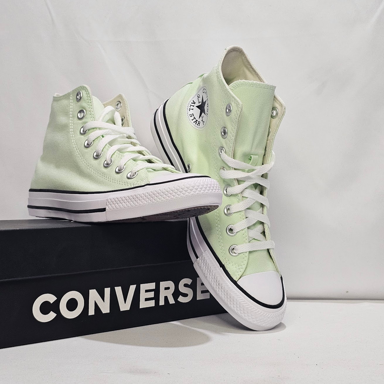 Converse Unisex CTAS High Top Sneaker Women's Size 8.5 A08582F NWT