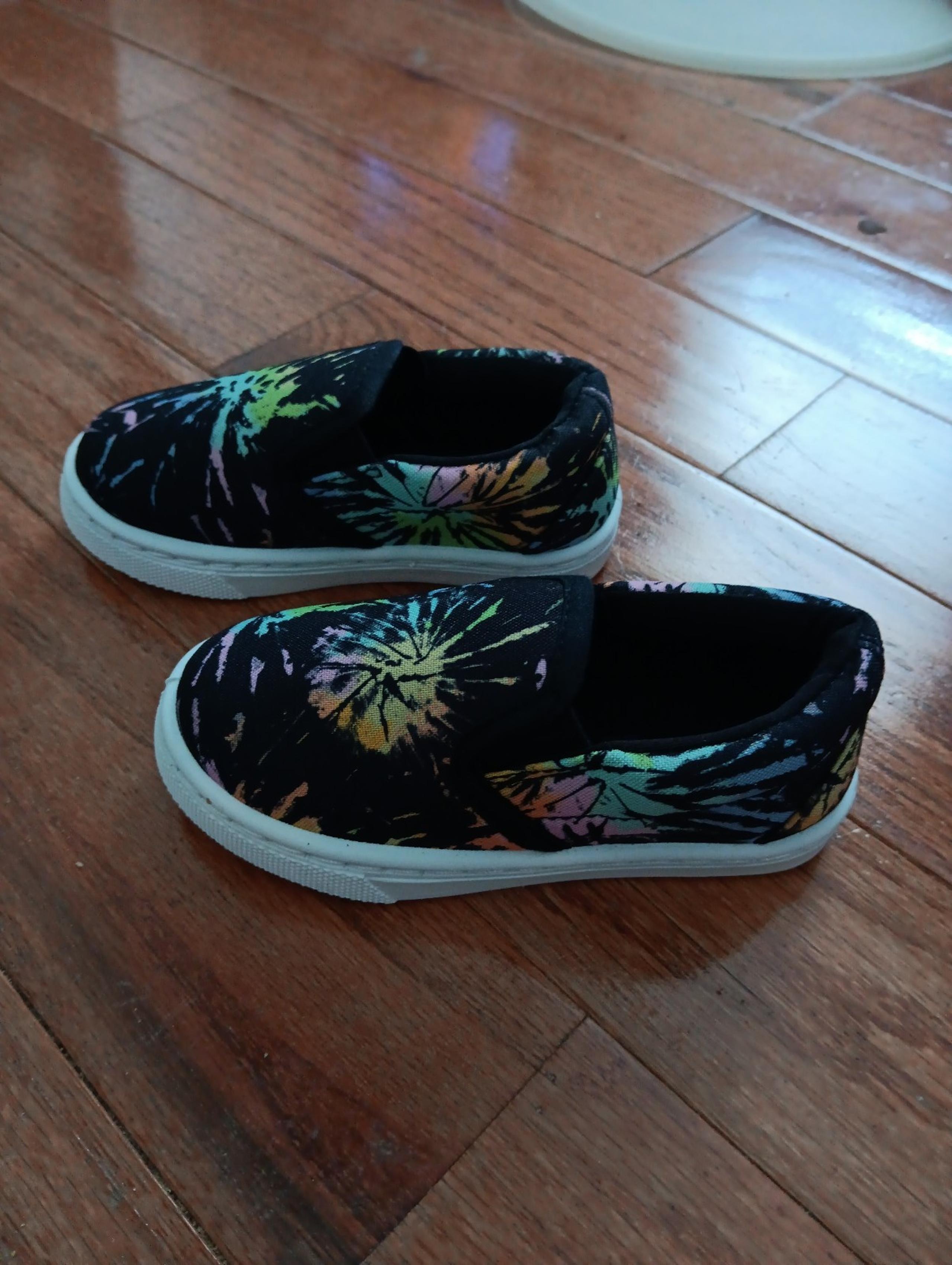 Kids shoes size 7t
