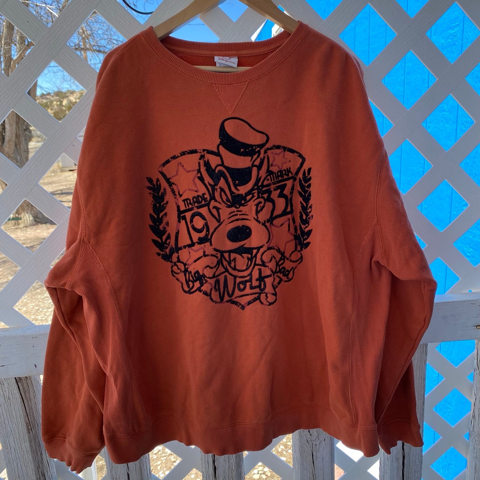 Disney Store Disney World Disneyland Crew Sweat Shirt XL Big Bad Wolf Orange