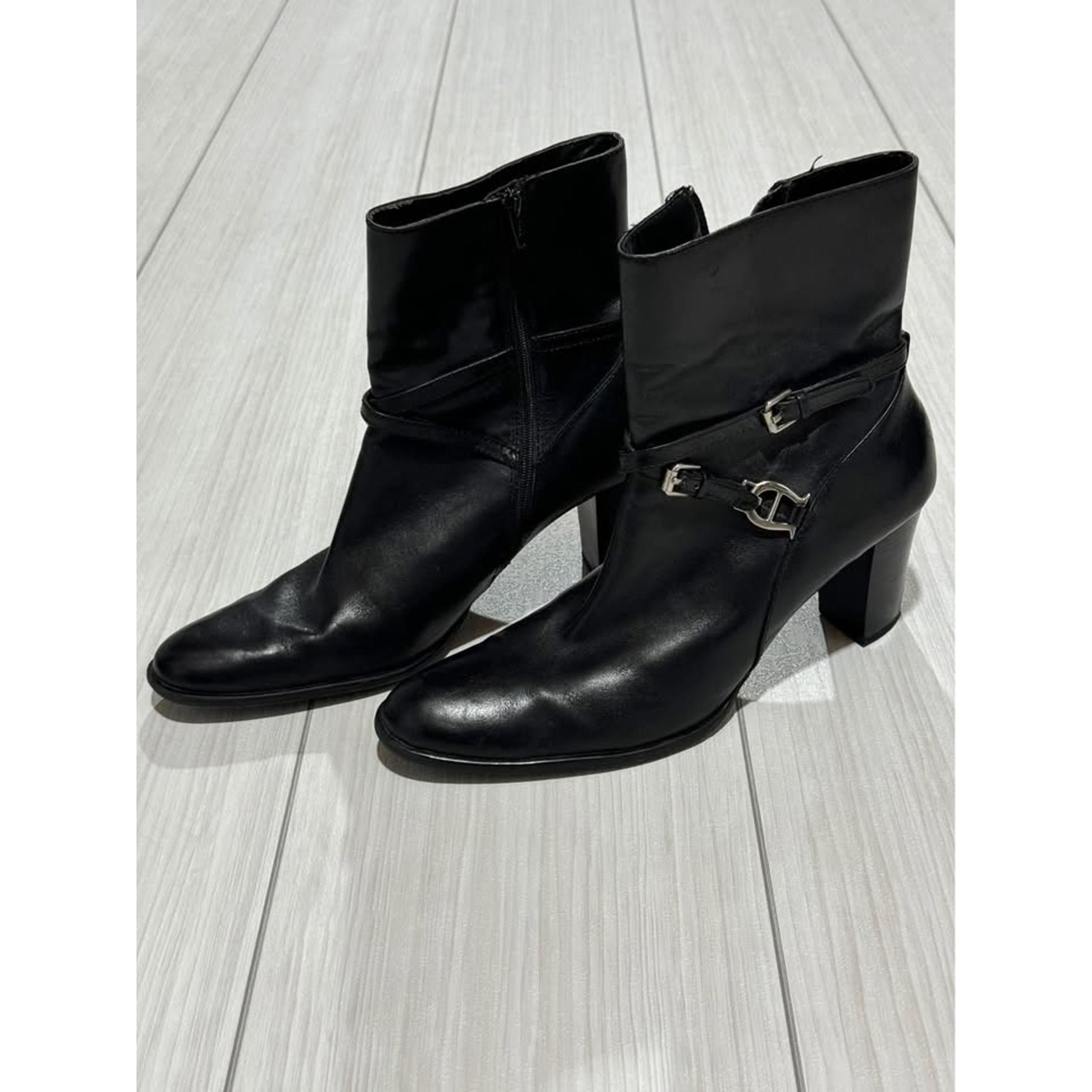 Etienne Aigner Black Leather Heeled Boots Inside Zipper Kailey 9.5