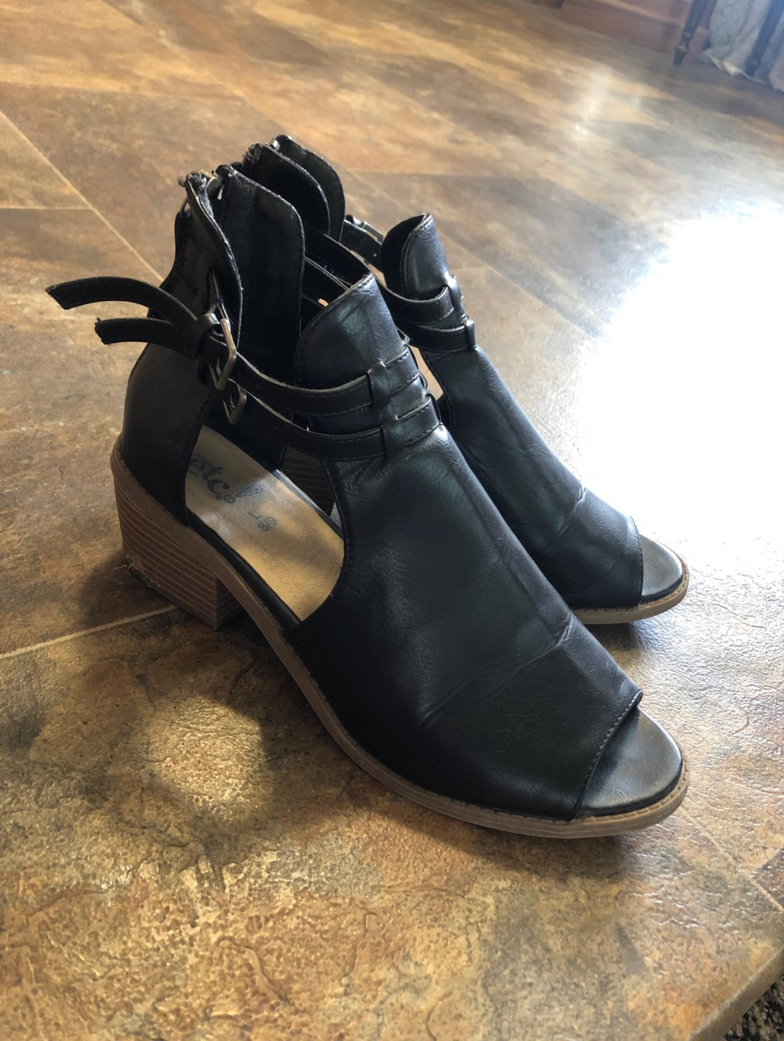 Black heeled shoes