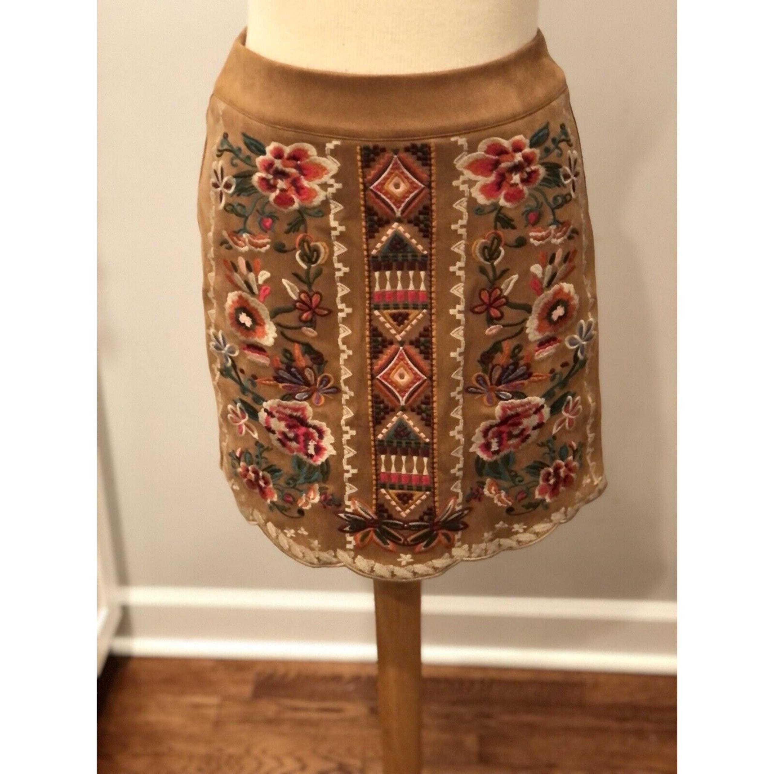 THML Suede Mini Skirt Womens Size Small Scalloped Edge Embroidered Floral Design