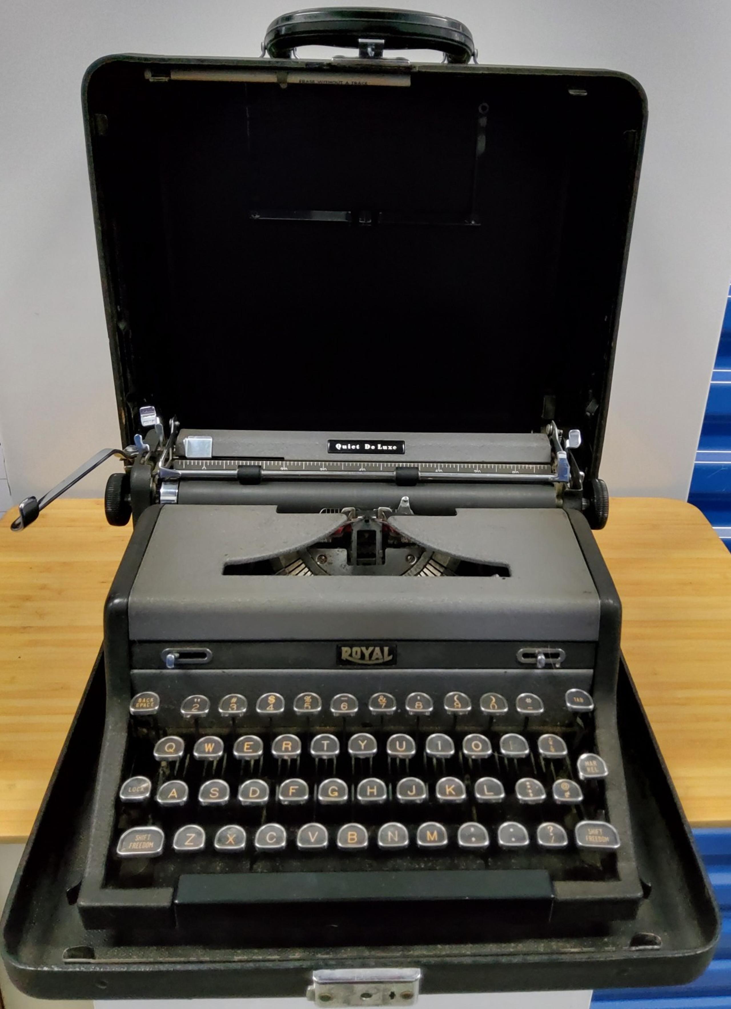 1948 Royal Quiet De Luxe Portable Typewriter with Case and key for lock