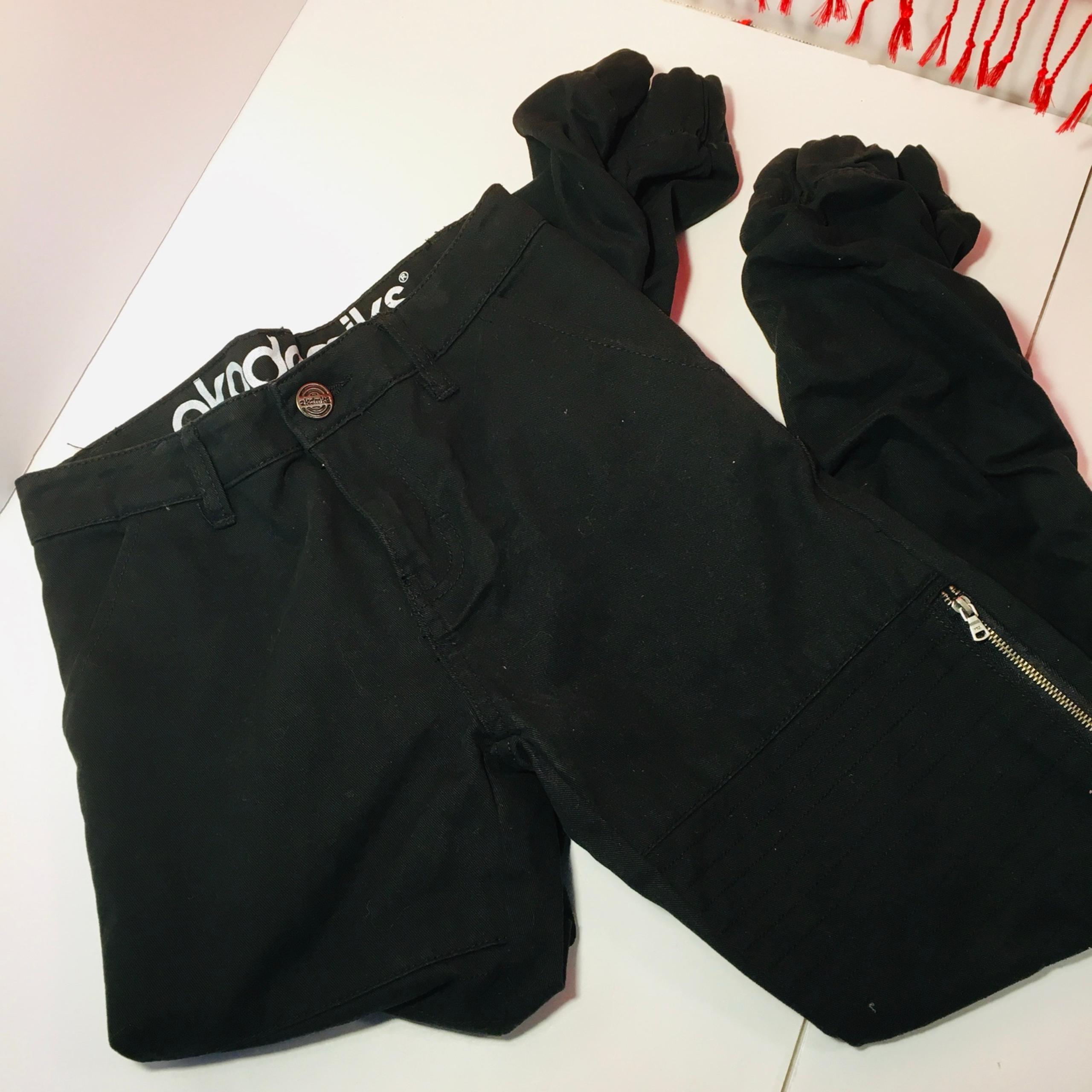 Akademiks Black Jeans Scrunch legs ~ 10